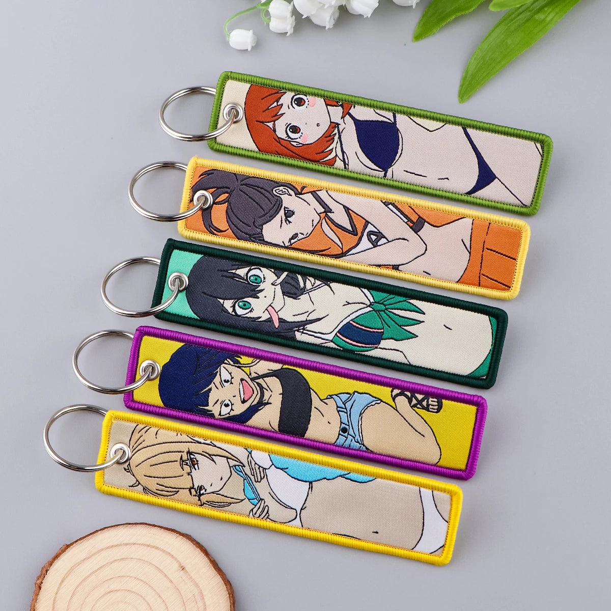 Llavero de anime bordado