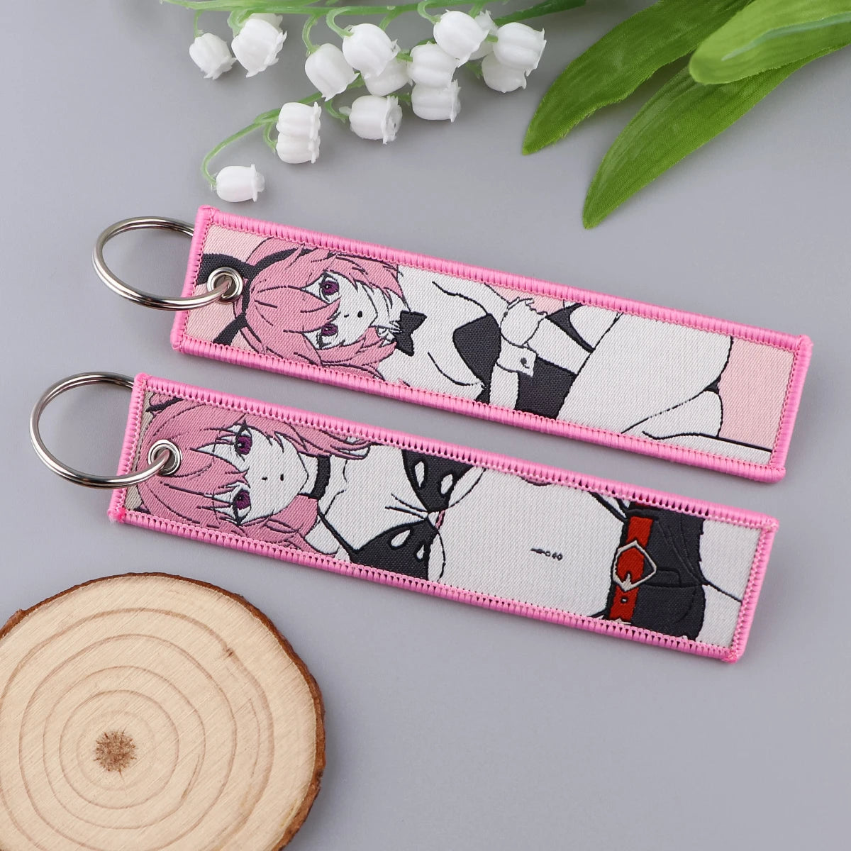 Llavero de anime bordado